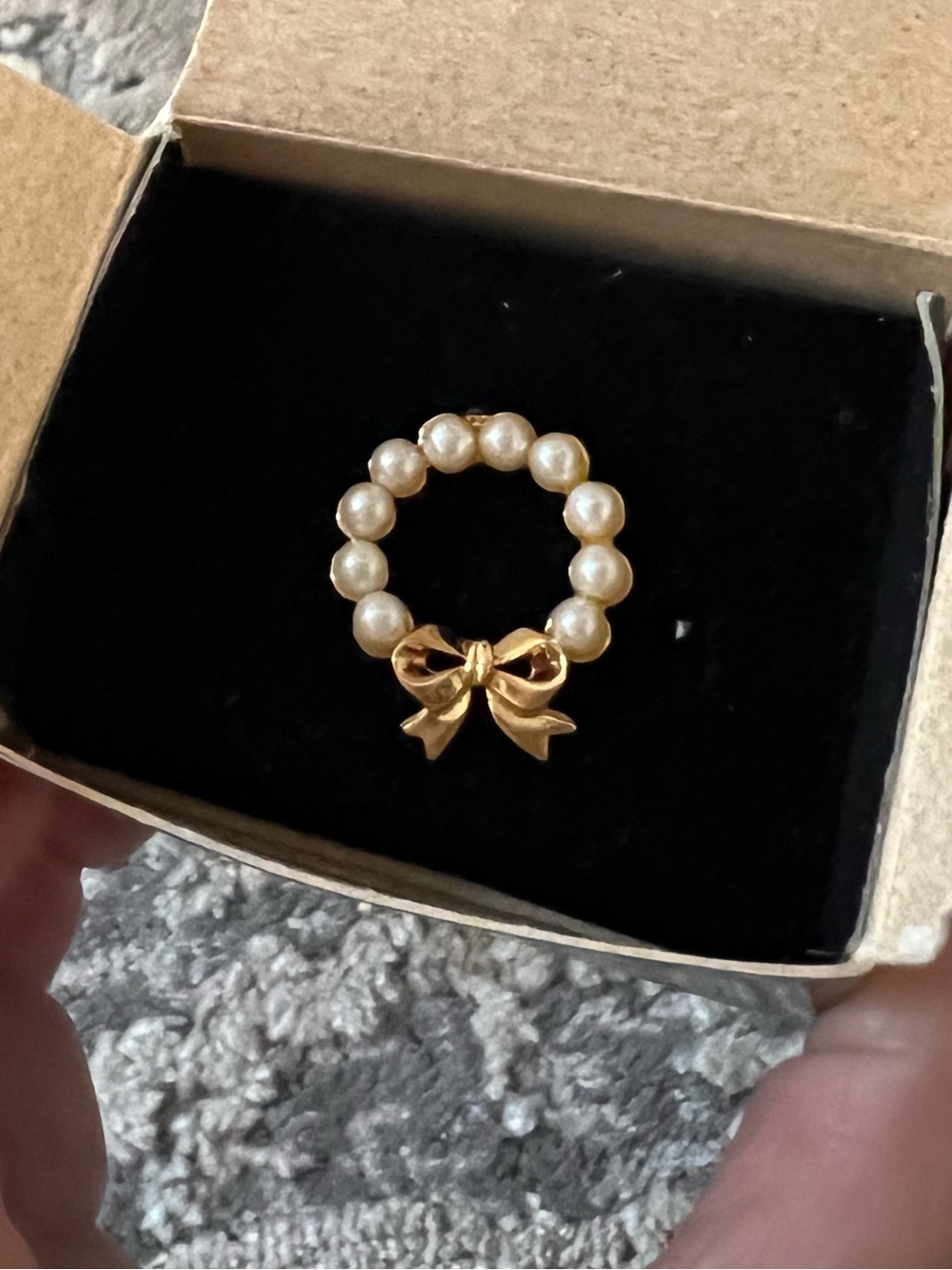 NEW Avon Perlesque Wreath Pin